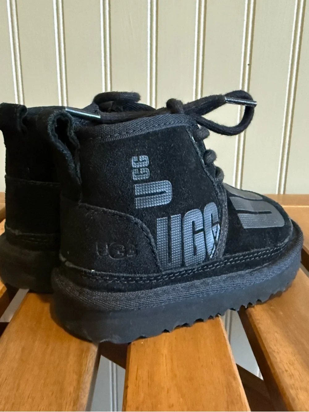 UGG Kids Black Lace-Up Scatter Logo Boots‎